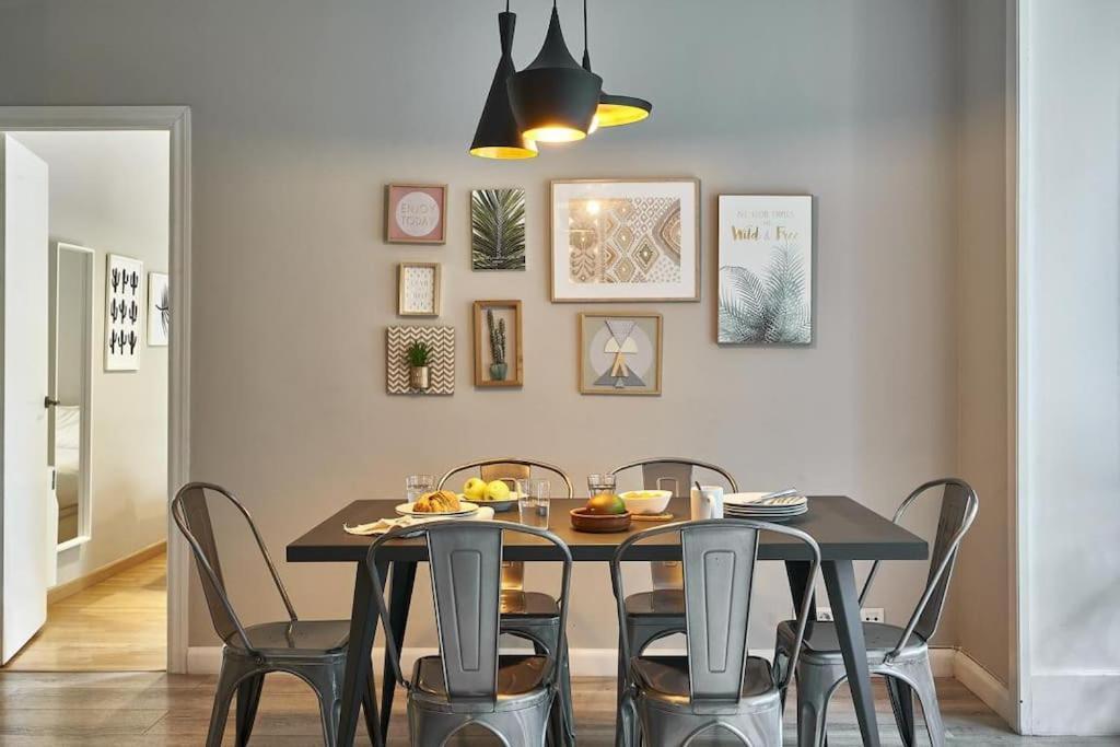 Magnificent 4 Bedroom Apartment In Eixample Barselona Dış mekan fotoğraf