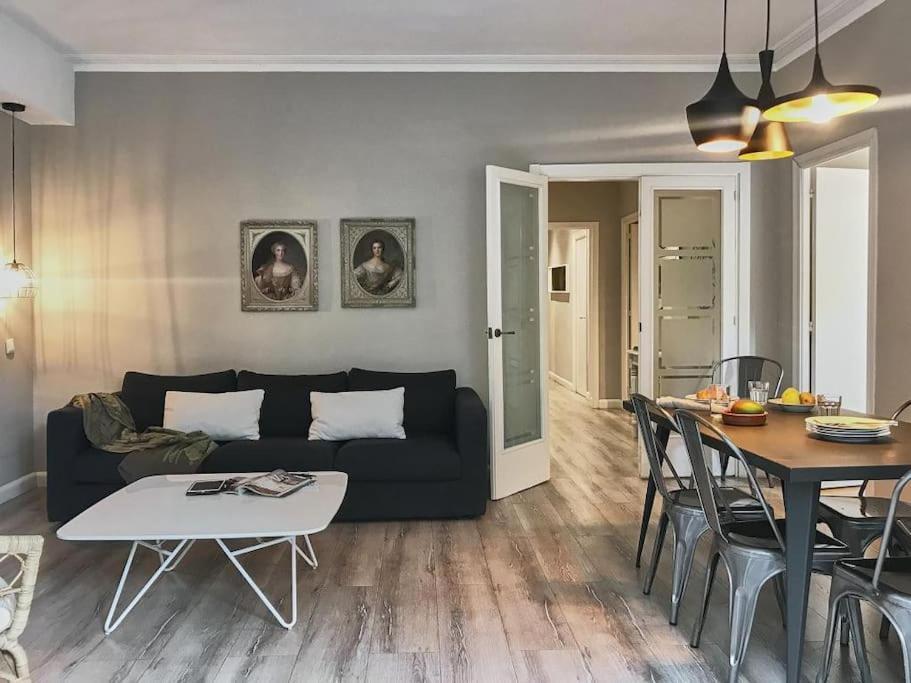 Magnificent 4 Bedroom Apartment In Eixample Barselona Dış mekan fotoğraf